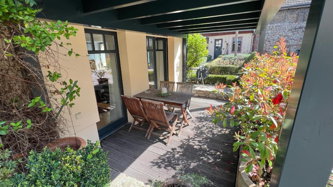 Ferienwohnung Im Stadionischem Hof Walluf Esterno foto
